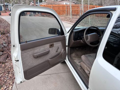 Used 1999 Toyota Tacoma 2WD Xtracab image 11