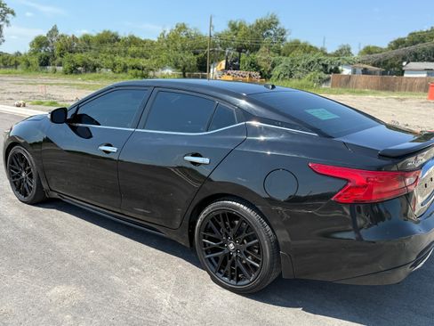 Used 2017 Nissan Maxima SR w/ Midnight Edition image 6