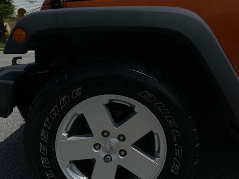 Used 2011 Jeep Wrangler Unlimited Sahara AWD/4WD image 11