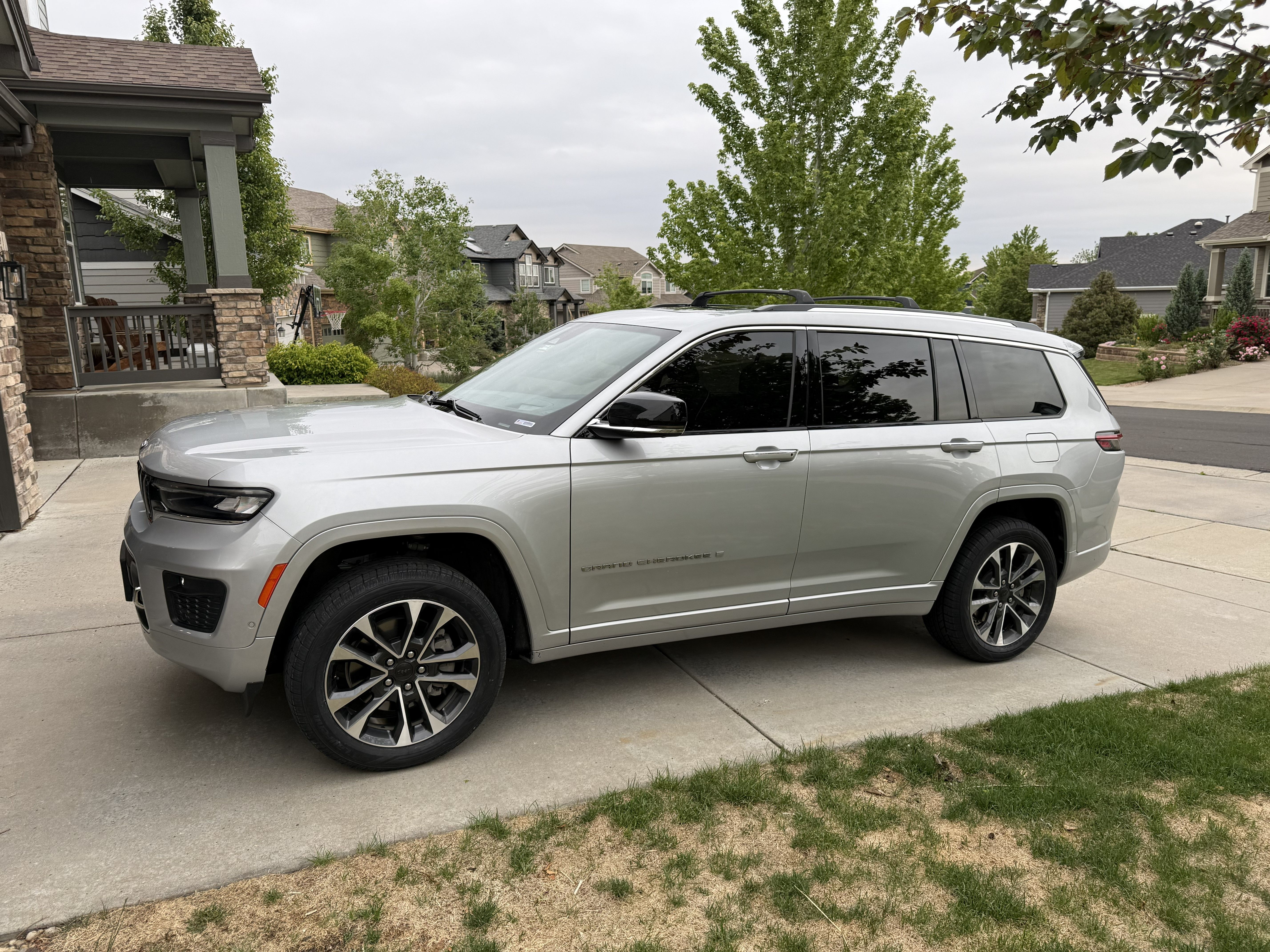 Used 2021 Jeep Grand Cherokee L Overland w/ Advanced Protech Group III AWD/4WD image 1