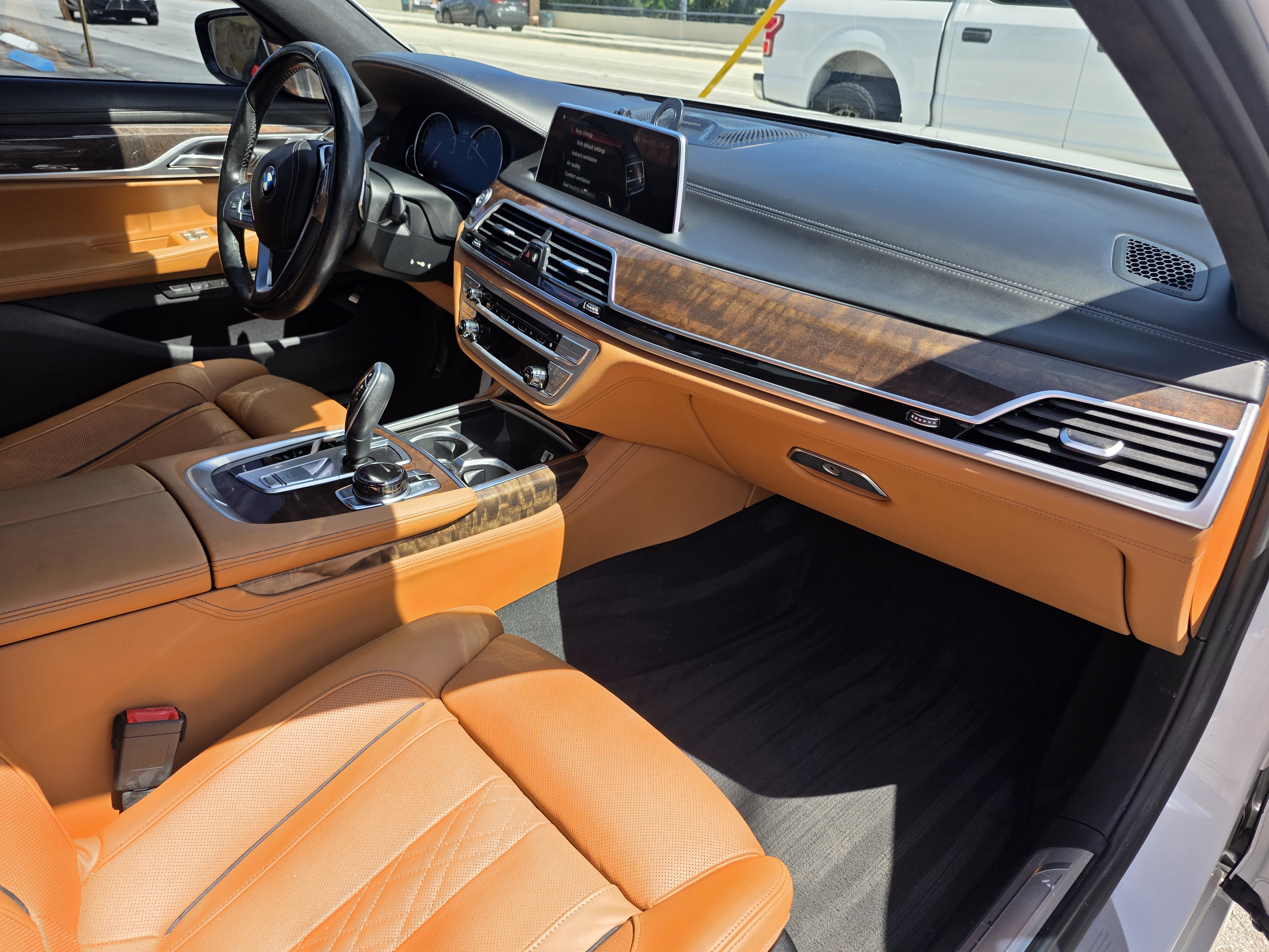 Used 2018 BMW 750i RWD image 8