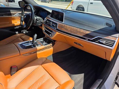 Used 2018 BMW 750i RWD image 8