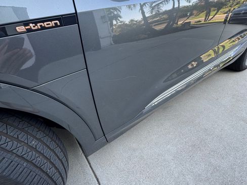 Used 2019 Audi e-tron Prestige w/ Prestige Package AWD/4WD image 17