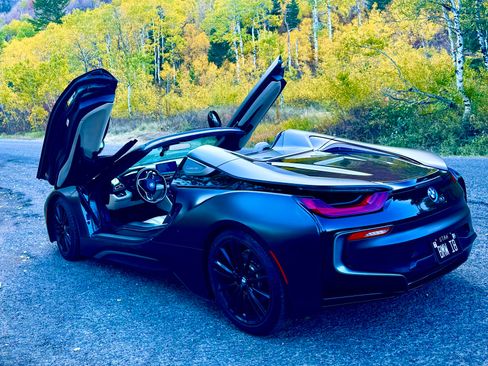 Used 2019 BMW i8 Roadster image 2
