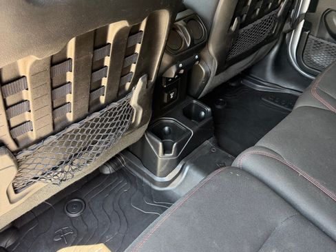 Used 2018 Jeep Wrangler Unlimited Rubicon AWD/4WD image 16