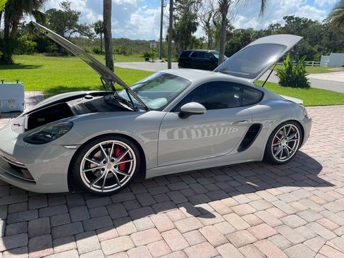 Used 2018 Porsche 718 Cayman S RWD image 8
