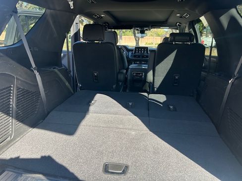 Used 2021 Chevrolet Tahoe Premier w/ Premium Package image 4