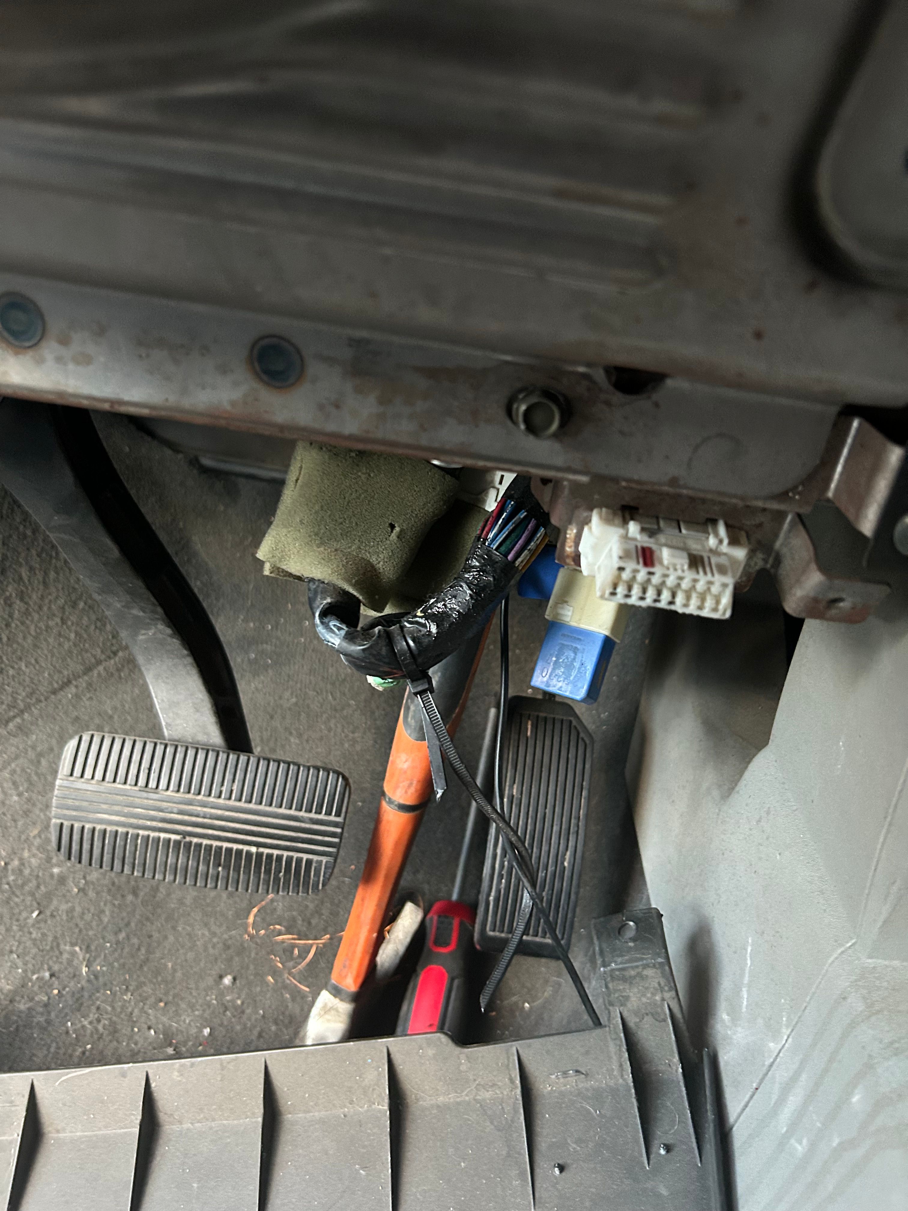Used 2004 Nissan Titan SE RWD image 14