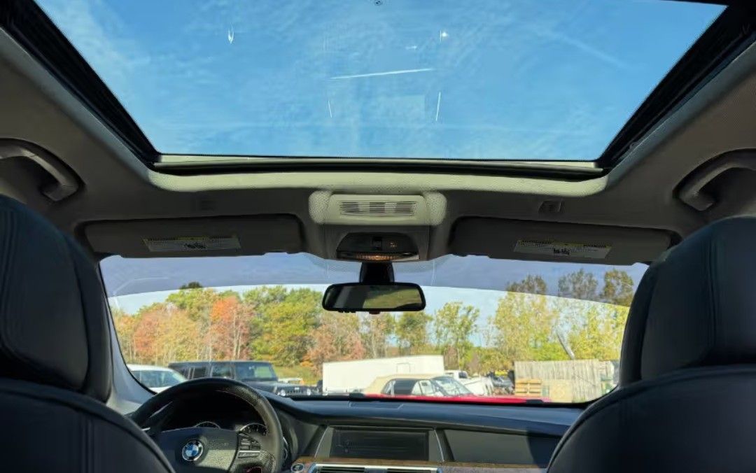 Used 2011 BMW 550i Gran Turismo xDrive AWD/4WD image 8