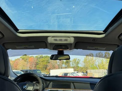 Used 2011 BMW 550i Gran Turismo xDrive image 8