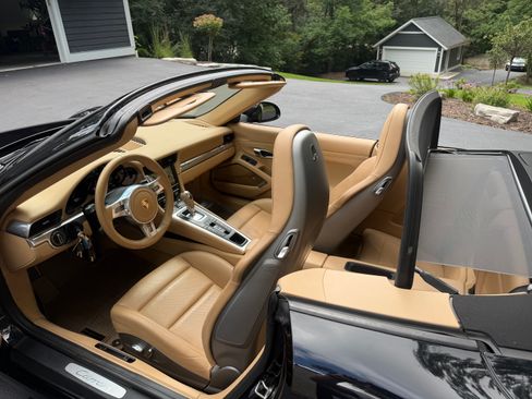 Used 2016 Porsche 911 Carrera image 11