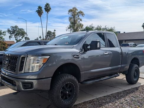 Used 2017 Nissan Titan SV image 9