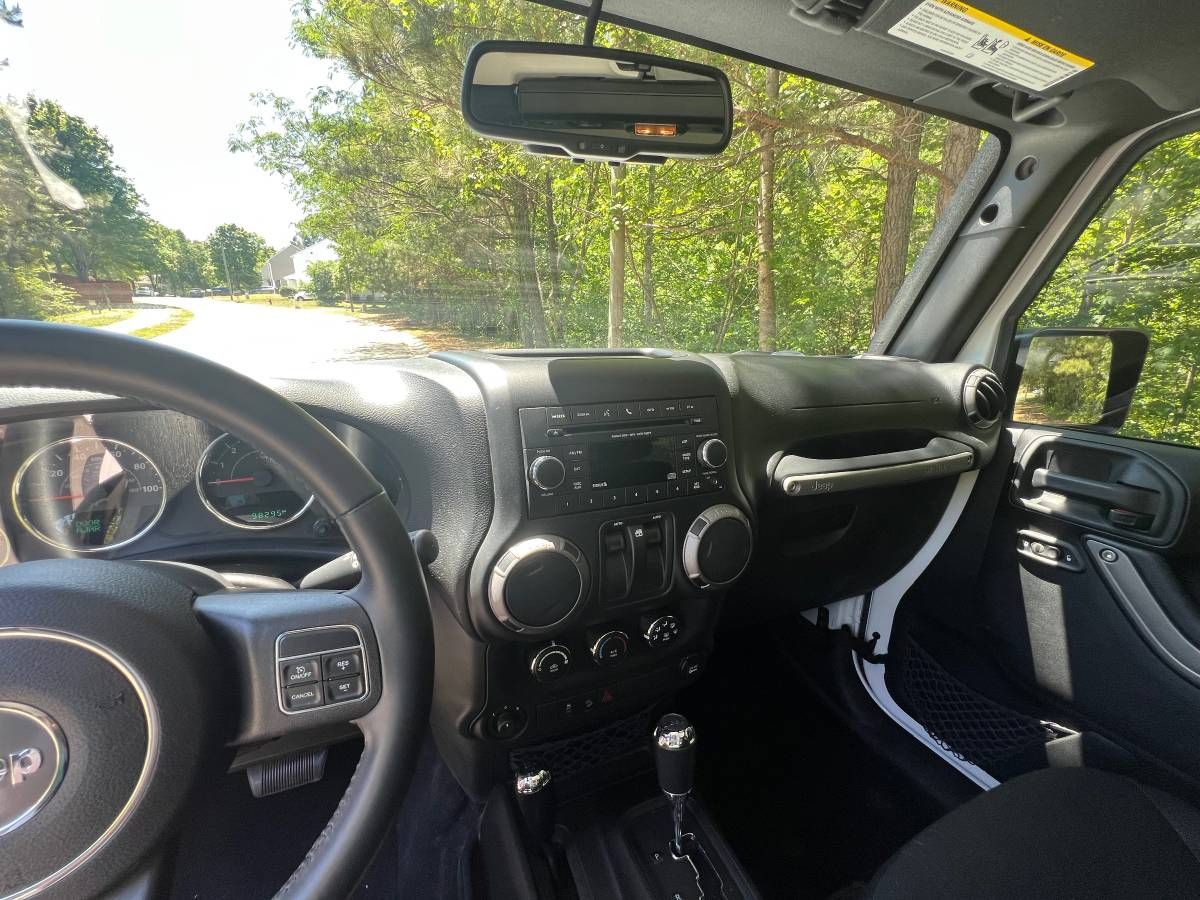 Used 2015 Jeep Wrangler Sport w/ Quick Order Package 24S AWD/4WD image 10
