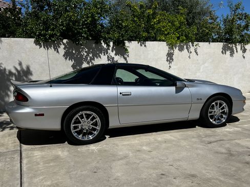 Used 2002 Chevrolet Camaro Z28 w/ SS Performance/Appearance Pkg RWD image 8