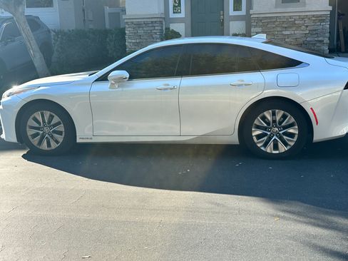 Used 2021 Toyota Mirai w/ Advanced Technology Package image 1