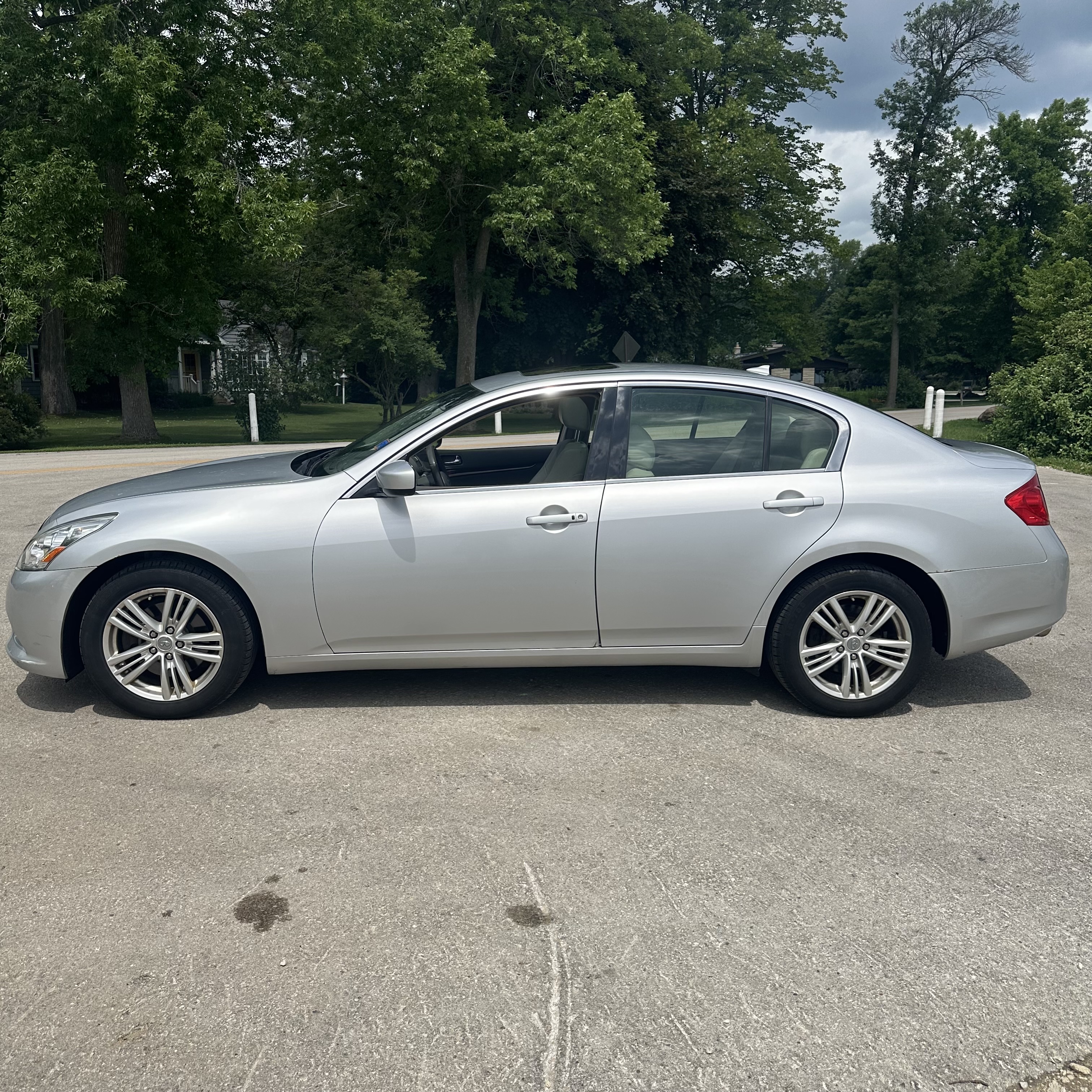Used 2013 INFINITI G37 x Sedan w/ Premium Pkg AWD/4WD image 4