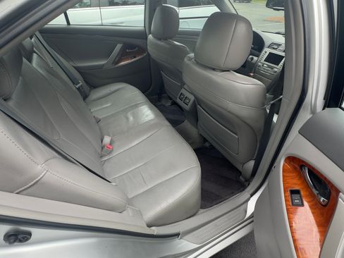 Used 2011 Toyota Camry XLE w/ SE/XLE Extra-Value Pkg FWD image 11
