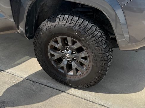 Used 2017 Toyota Tacoma TRD Sport w/ Tow Package RWD image 20