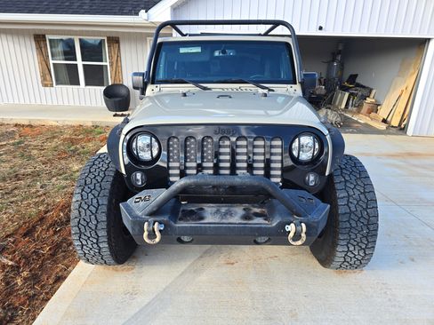 Used 2017 Jeep Wrangler Sport image 4