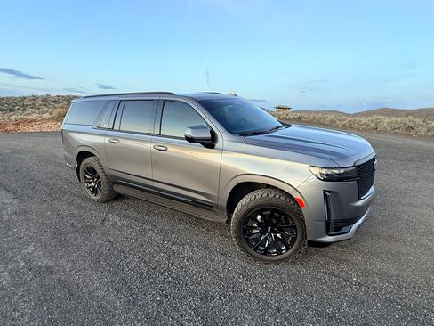 Used 2021 Cadillac Escalade ESV Sport Platinum image 16