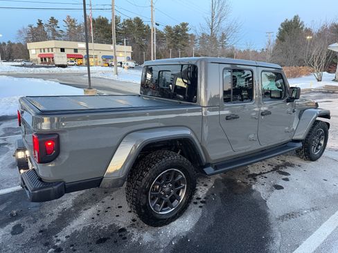 Used 2021 Jeep Gladiator Overland w/ Popular Equipment Package image 4