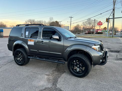 Used 2006 Nissan Pathfinder SE w/ (G01) SE Comfort Pkg image 2