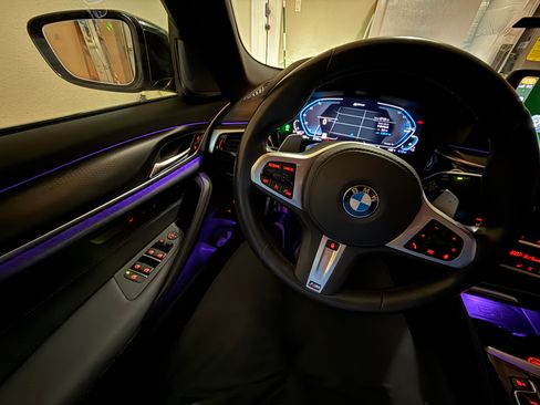 Used 2021 BMW 530e xDrive 530e xDrive Sedan 4D w/ M Sport Package image 12