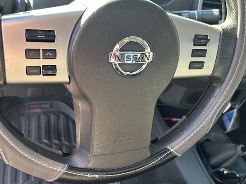 Used 2015 Nissan Frontier SV image 9