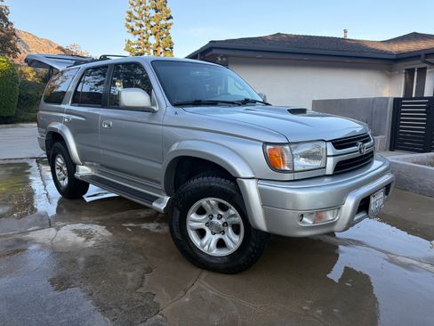 Used 2001 Toyota 4Runner SR5 RWD image 4