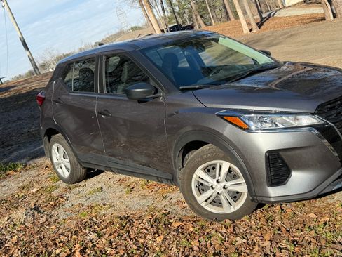 Used 2023 Nissan Kicks S image 4