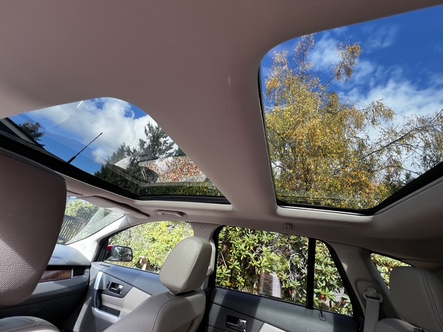 Used 2012 Ford Edge Limited FWD image 22