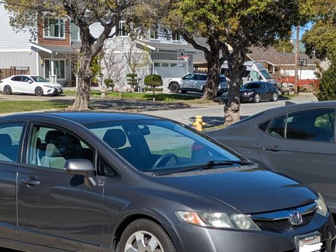 Used 2010 Honda Civic LX image 1