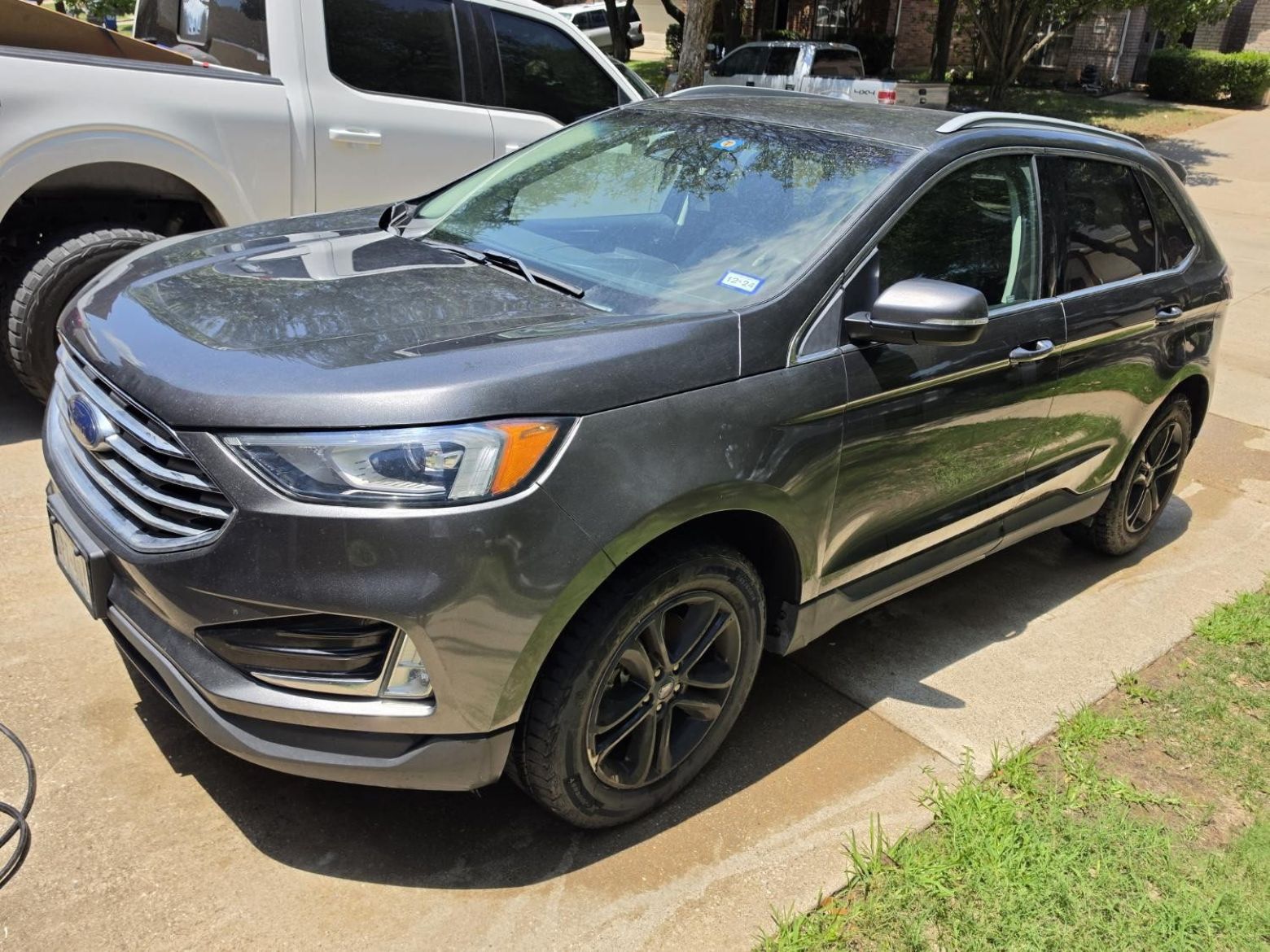 Used 2020 Ford Edge SEL FWD image 2