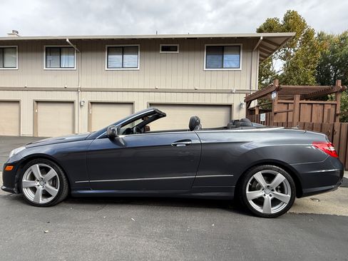 Used 2011 Mercedes-Benz E 550 Cabriolet image 4