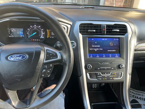Used 2020 Ford Fusion SE image 6