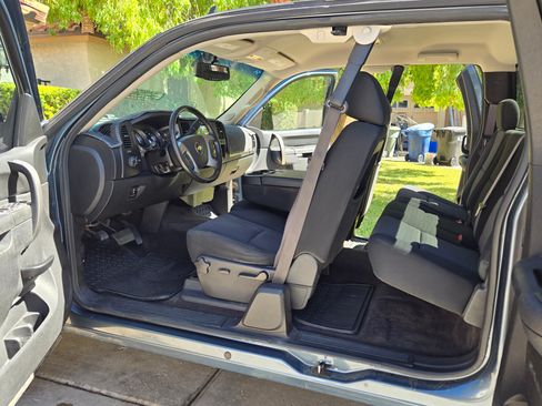 Used 2013 Chevrolet Silverado 2500 LT w/ Interior Plus Package image 6