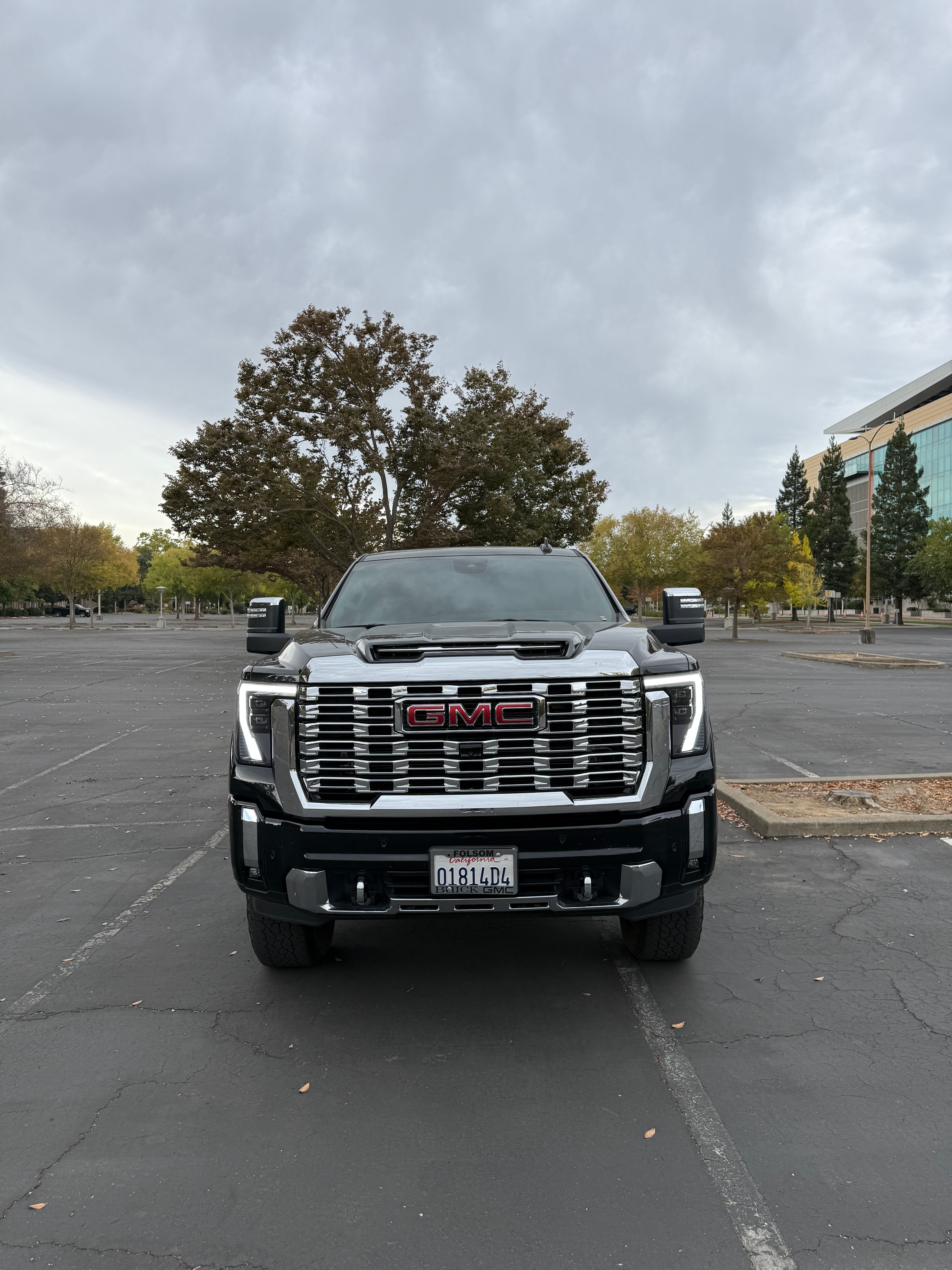 Used 2025 GMC Sierra 2500 Denali w/ Denali Reserve Package AWD/4WD image 2