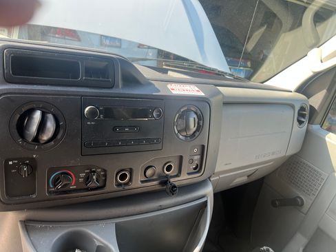 Used 2015 Ford E-350 and Econoline 350 Super Duty image 11