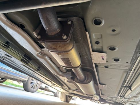 Used 2004 Cadillac De Ville Sedan w/ Equipment Group image 31