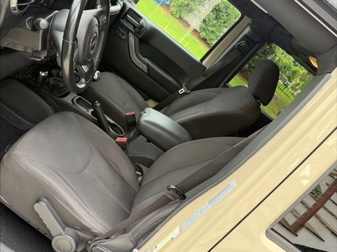 Used 2017 Jeep Wrangler Unlimited Sport w/ Quick Order Package 23S AWD/4WD image 6