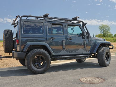 Used 2017 Jeep Wrangler Unlimited Sahara image 9