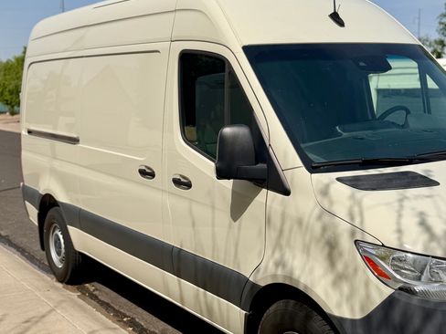 Used 2022 Mercedes-Benz Sprinter 2500 image 2