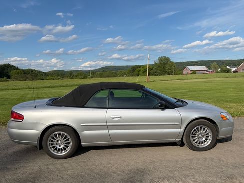 Used 2004 Chrysler Sebring LXi FWD image 13