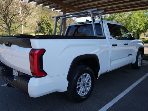 Used 2022 Toyota Tundra SR5 w/ SR5 Convenience Package image 5