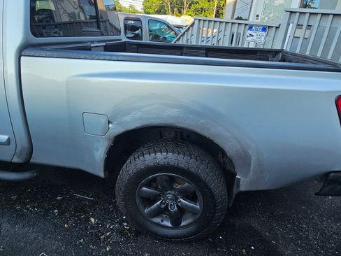 Used 2009 Nissan Titan SE AWD/4WD image 14