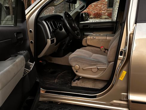 Used 2010 Toyota Tundra 4x4 Double Cab image 2