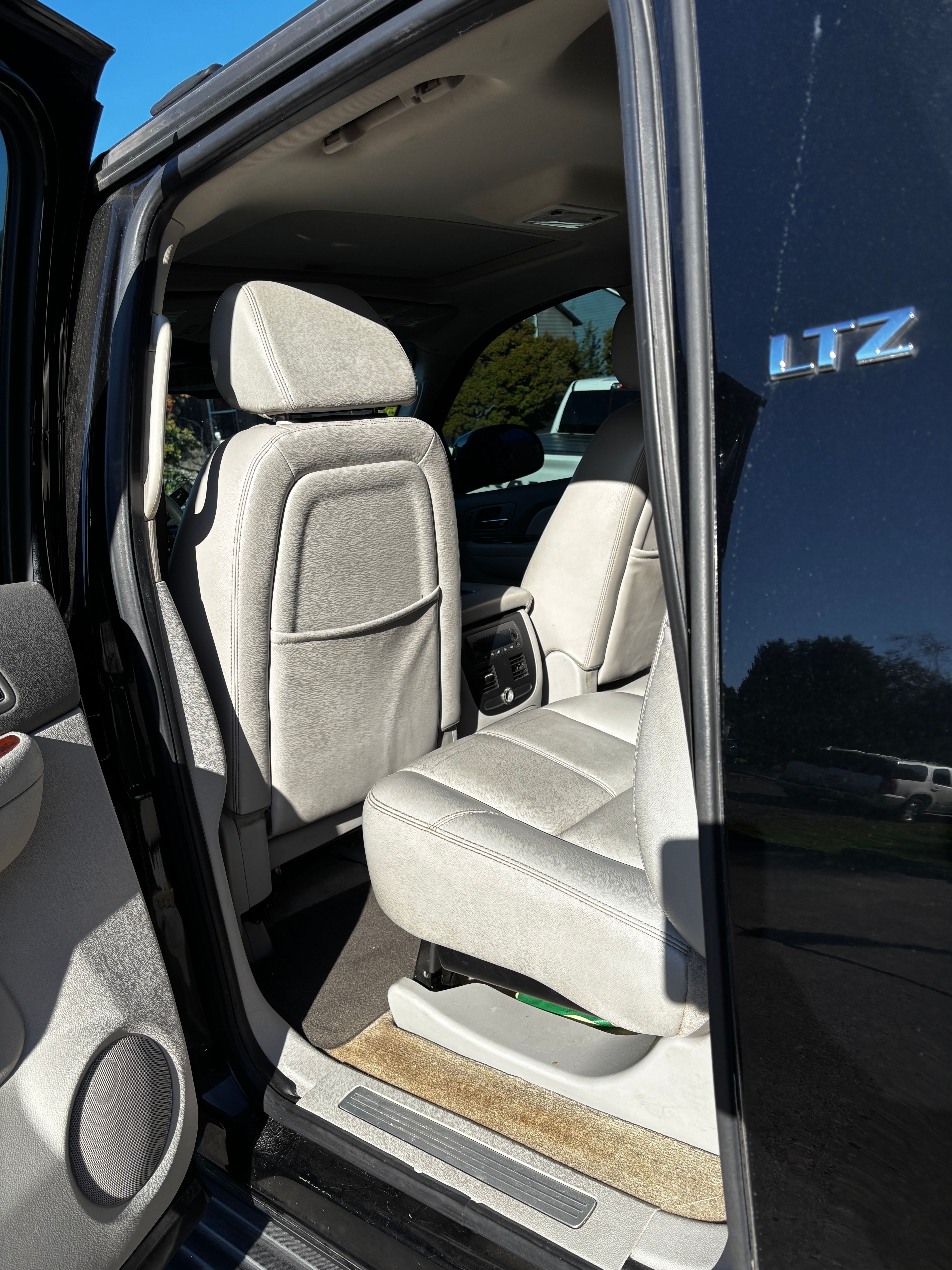 Used 2007 Chevrolet Avalanche LTZ w/ LTZ Preferred Equipment Group AWD/4WD image 9