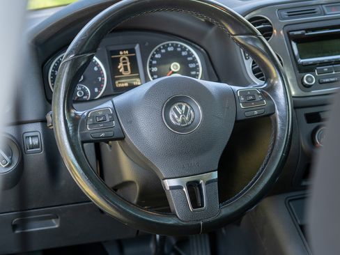 Used 2013 Volkswagen Tiguan S FWD image 6