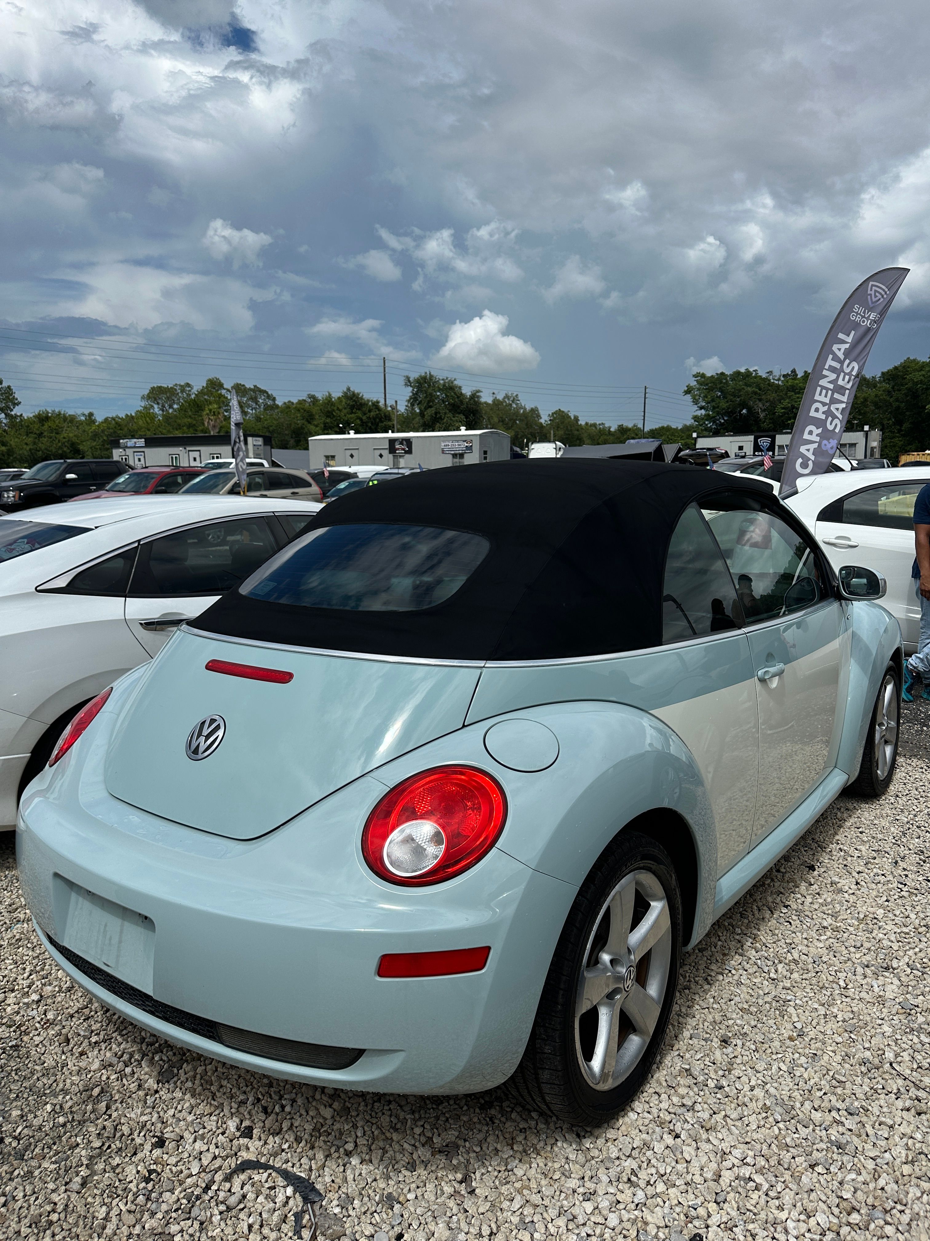 Used 2010 Volkswagen Beetle Final Edition FWD image 6
