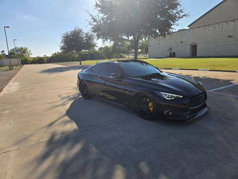 Used 2018 INFINITI Q60 3.0t Luxe w/ Sensory Package 3.0T Luxe RWD image 2